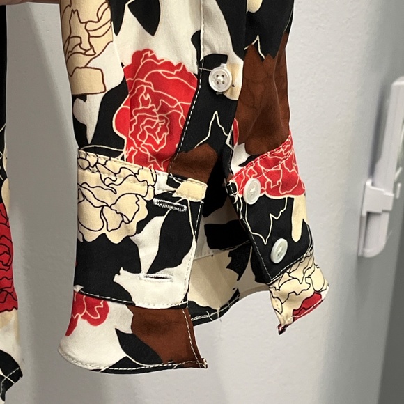 Equipment (S) 100% silk blouse, rose floral pattern. - Picture 6 of 14